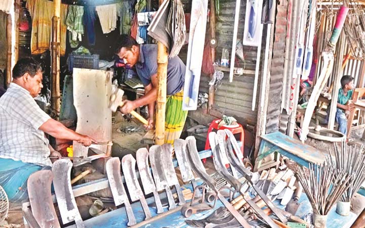 ঈদ সামনে রেখে বেড়েছে দা-ছুরি বঁটির দাম